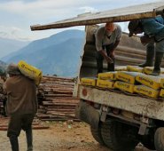 Las comunidades campesinas recibieron materiales para mejorar los distritos de riego y garantizar cosechas sanas. Cortesía