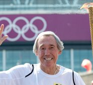 En los Juegos Olímpicos de Londres 2012, Banks cargó la Antorcha Olímpica en el Estadio de Wembley. AFP