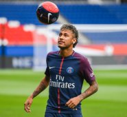 Neymar dijo esta semana que confía en volver a estar disponible para la ida de los cuartos de final de la Liga de Campeones. Archivo