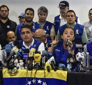 Diputados de la oposición entregaron detalles de cómo se hará el ingreso de los alimentos y las medicinas aportadas por distintos países y que se encuentran almacenadas en cinco bodegas en el puente Tienditas. AFP