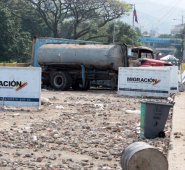 En este estado quedó el puente internacional Simón Bolívar, tras los enfrentamientos que se originaron el sábado en el intento de pasar las ayudas hacia Venezuela.
César Obando / La Opinión