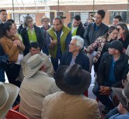 Los campesinos formularon preguntas al ministro, Ricardo José Lozano Picón, frente a los ajustes de la delimitación. En su mayoría las inquietudes tienen que ver con los modelos de reconversión de actividades productivas. Corponor, como autoridad ambiental regional, actúa como garante del proceso. Eduardo Rozo Jaimes / La Opinión