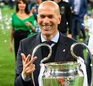 Zidane había abandonado el club en mayo pasado, alegando que "este equipo debe seguir ganando y necesita un cambio para esto. Después de tres años necesita otro discurso, otra metodología de trabajo". AFP