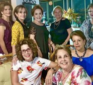 Melani Canal, Ligia de Haddad, María Beatriz Blanco, Magali Canal, Martha Vargas y Luz Stella de Carrasco. Sentadas: Carolina Escalante, Martha Barrera, Eleonora Barrera y Elizabeth Guerrero. Cortesía