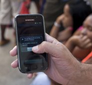 La medida busca incentivar la transición de los usuarios de 2G a redes 3G, 4G y LTE, que les permitan hacer un uso efectivo de los servicios que actualmente integran las ofertas comerciales en el mercado de telefonía móvil. Archivo