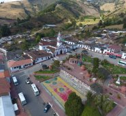 Vista aérea del parque principal de este municipio, que con el pasar de los años ha visto cómo se despierta un interés entre los nortesantandereanos por visitarlo, atraídos, entre otras opciones, por la famosa laguna. César Obando