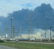 El incendio estalló el pasado domingo y hasta ayer se logró su extinción total. AFP