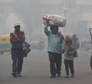 En 2017, la contaminación del aire causó 1,2 millones de muertes prematuras en India.
 AFP
