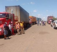 En Paraguachón, el paso de carga está habilitado en horario nocturno. Las operaciones de exportaciones e importaciones que se hacían por Cúcuta se han tenido que trasladar causando pérdidas económicas al departamento.
 Colfecar