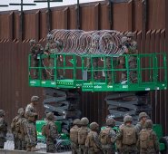 En medio de la emergencia nacional decretada el mes pasado por el presidente de Estados Unidos, Donald Trump.  EFE