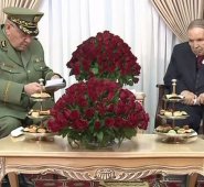 Abdelaziz Bouteflika (derecha).  Archivo