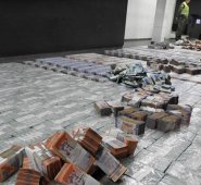 Extrañamente, una parte de loa billetes extranjeros tienen impresa la leyenda “casa da moneda do Brasil”. Policía Nacional