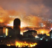 Más de 870 camiones de bomberos fueron desplegados en la zona, así como 10.000 bomberos. AFP