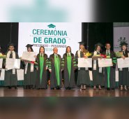 Sonia Falla, Vivian  Arenas, María  Molina, Jorge Carvajal, Kimberly Cala, Erika Molina, Carlos Corredor, Magali Alba, Carol Bayona Silva, Sandy Milena Parra Alba, el rector José Consuegra Bolívar, Karen Dayana García Ortiz, Lisney Alejandra Medina Mendoza y Juan Camilo Sanmiguel Muñoz. Cortesía