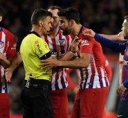 En el partido de la 31ª jornada de la Liga española disputado en el Camp Nou y que ganó el Barça 2-0, Costa fue expulsado con roja directa por insultar al árbitro Jesús Gil Manzano. AFP