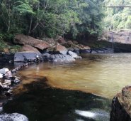 Así avanza la limpieza de Pozo Azul, en Tibú, unos de los afluentes afectados por los ataques al oleoducto Caño Limón-Coveñas. Tomada de Twitter @Ecopetrol_SA