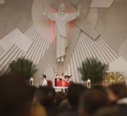 En diferentes parroquias se reúnen feligreses para la celebración de la Semana Santa.  Colprensa