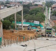 Las escaleras de concreto ya fueron vaciadas, así como la estructura donde colocarán uno de los ascensores. Alfredo Estévez / La Opinión