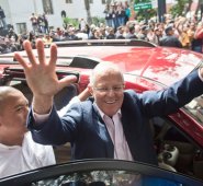 Pedro Pablo Kuczynski renunció a su nacionalidad estadounidense para poder postularse a la presidencia peruana, cargo que asumió en 2016.