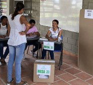 Las 14 consultas implicarían la participación de unos 580.870 colombianos en 178 puestos de votación y 676 mesas. Archivo / La Opinión