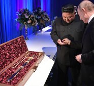 El presidente ruso Vladimir Putin y el líder norcoreano Kim Jong Un, en su primer encuentro. AFP