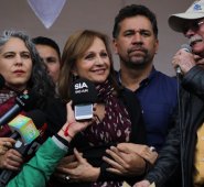 Ante sus seguidores en la Plaza de Bolívar de Bogotá, Angela Robledo habló sobre la decisión del Consejo de Estado sobre su curul. Colprensa