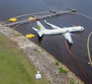 La aeronave, un Boeing 737-800 de 18 años según el sitio web FligtRadar24, había partido de Guantánamo en Cuba y transportaba a personal de esa base militar en la isla y a sus familiares. AFP