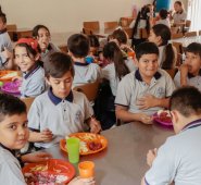 El Programa de Alimentación Escolar en Cúcuta beneficia a 58.000 niños, pero no cubre toda la matrícula estudiantil. Mario Franco / La Opinión