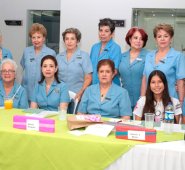 Esperanza de la Cuadra, Betty Calderón, Elvira Luzardo, Martha de Benedetti, María Guiomar de Conde, María Lourdes Ramírez y Betty Rojas. Sentadas: Mariela González, Amparo Arias, Marisela Hernández, Laura Moreno y Melany Canal. César Obando