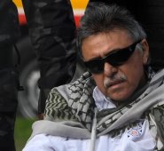 Jesús Santrich fue detenido en abril de 2018 por agentes del CTI de la Fiscalía y fue acusado por la de DEA de enviar 500 toneladas de cocaína a Estados Unidos. AFP