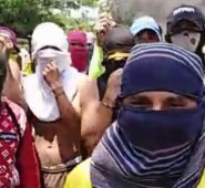 “Nos están obligando a meternos en los grupos ilegales”, dijeron los manifestantes. Captura de video