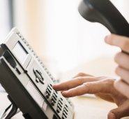 ‘Amelia’ es el software de Inteligencia Artificial de la compañía IPsoft que Telefónica utiliza en sus centros de llamadas de Perú. Freepik.es