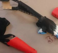 Gekko Lab planteó fabricar prótesis de plástico, pero igualmente eficaces.  @GekkoLabco