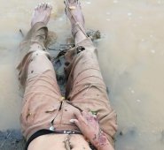 Vestía un pantalón marrón y una camisa de la selección Colombia. Cortesía