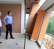 El contralor delegado para el sector social Julio César Cárdenas realizó una inspección a la edificación con el secretario de Infraestructura municipal, Yonny Pascual, para verificar el estado de la misma. Mario Caicedo