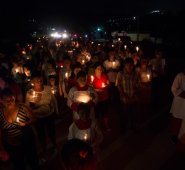 Las madres y sus hijos marcharon y pidieron a las autoridades una solución al problema. Juan Pablo Cohen/La Opinión