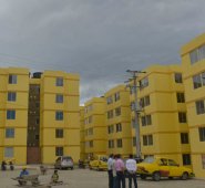 El último estudio de demanda de vivienda en la región revela que el 65 % de los encuestados considera que las tasas de interés son muy altas, pero a su vez el 86 % considera los créditos como el mejor medio de pago para comprar vivienda. Archivo La Opinión