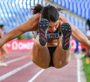 Atleta Neutral Autorizada (ANA), la rusa Yelena Sokolova compite en el Salto Largo para Mujeres durante la competencia de la Liga de Diamantes de la IAAF, el pasado jueves, en el estadio olímpico de Roma.
 AFP