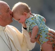 La jornada mundial dedicada a los pobres fue fundada por el papa argentino en el 2016 para poner a reflexionar a los católicos en todos los continentes sobre la distintas formas de explotación del hombre. AFP