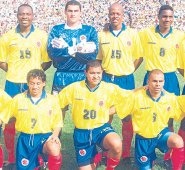 Jorge ‘El Patrón’ Bermúdez, Freddy Rincón, Farid Mondragón, Osman ‘Fosforito’ López, Harold Lozano y Antonio ‘Jamundí’ Moreno. Hincados: Wilmer Cabrera, Anthony ‘El Pitufo’ de Ávila, ‘El Bombardero’ Iván René Valenciano, Mauricio ‘El Chicho’ Serna y Carlos ‘El Pibe’ Valderrama. Archivo