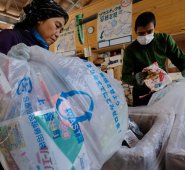 En el Kamikatsu de Japón, clasificar la basura no es tan simple. Los residentes se enfrentan a unas alucinantes 45 categorías separadas para su basura, ya que la ciudad pretende ser 'cero desperdicios'. AFP