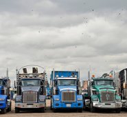 Colfecar manifestó que las pérdidas que afrontan los transportadores de carga al tener que utilizar las dos vías alternas al llano ascienden a $1.050 millones diarios. Archivo