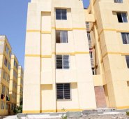 La edificación fue reforzada con 25 pilotes alrededor de la torre, a 11 metros de profundidad. La intervención comenzó en diciembre del año pasado. César Obando/La Opinión