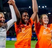 Liza van der Most (centro). Twitter