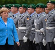 La canciller Merkel dijo el miércoles encontrarse bien, a pesar de la nueva crisis de temblores que sufrió durante el recibimiento del primer ministro finlandés, Antti Rinne. AFP
