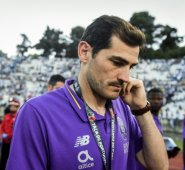 "Voy a hacer algo diferente de lo que hacía habitualmente, que era estar sobre el terreno de juego", declaró Casillas.  AFP