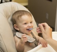 El 60% de los alimentos considerados inapropiados por la OMS estaban etiquetados como aptos para bebés de menos de seis meses. Pixabay / Referencial