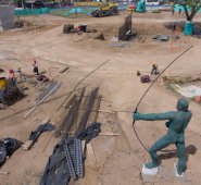El monumento del indio fue ubicado en la redoma del terminal, pero según explicó el secretario General estará situado en el ala derecha de las vías proyectadas. Juan Pablo Cohen