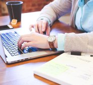 Tener un horario establecido es uno de los consejos. Pixabay / Referencial