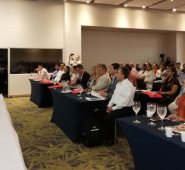 Carlos Alberto Baena, viceministro de Relaciones Laborales del Ministerio del trabajo, lideró ayer el foro palmicultor en el Hotel Holiday Inn. Cortesía